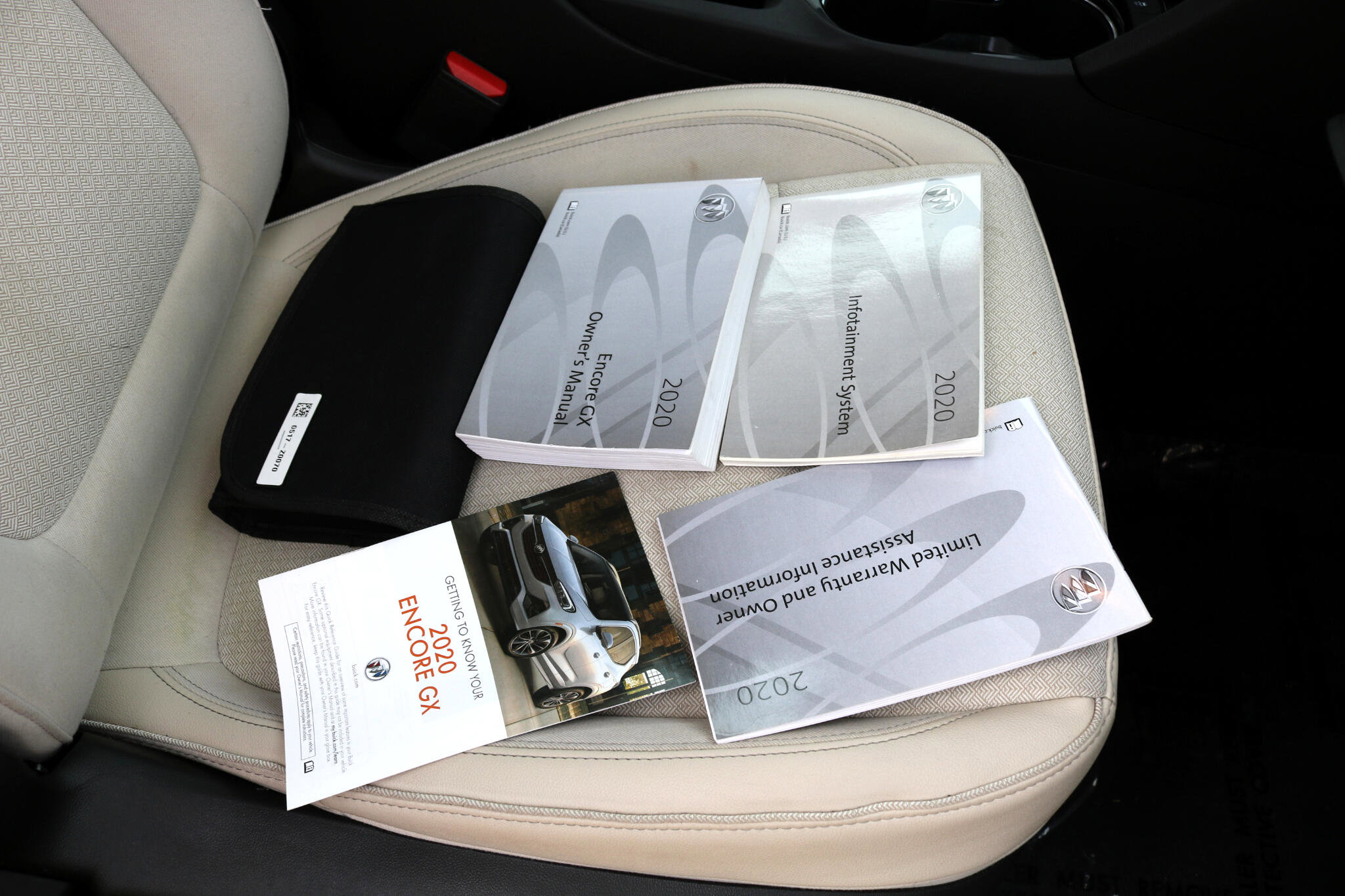 Used 2020 Buick Encore GX Select image 46