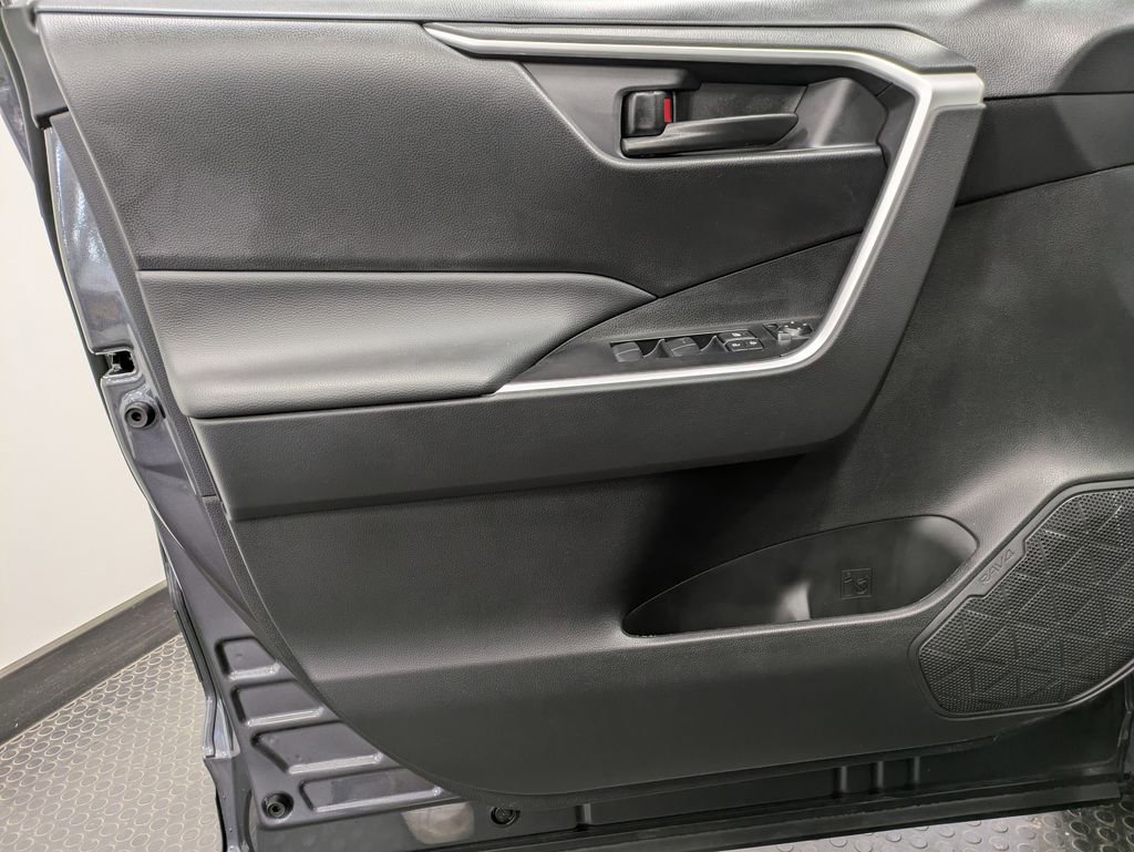 Used 2025 Toyota RAV4 LE image 9
