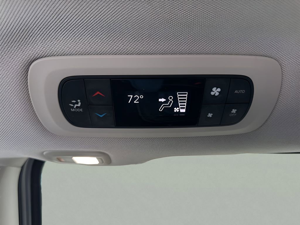 Used 2022 Chrysler Pacifica Limited image 13