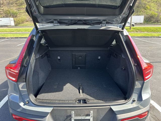 Used 2023 Volvo XC40 B5 Plus w/ Climate Package image 23