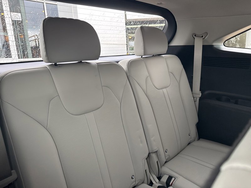 Used 2025 Kia Sorento S image 13