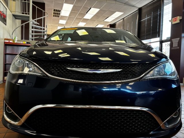 Used 2020 Chrysler Pacifica Touring-L image 4