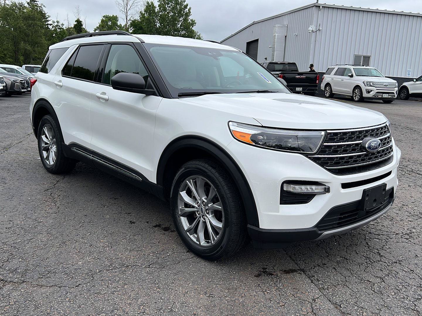 Used 2023 Ford Explorer XLT w/ Equipment Group 202A AWD/4WD image 23