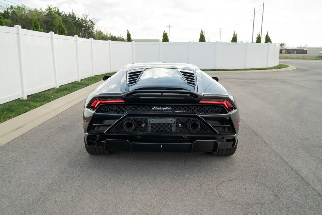 Used 2021 Lamborghini Huracan EVO image 4