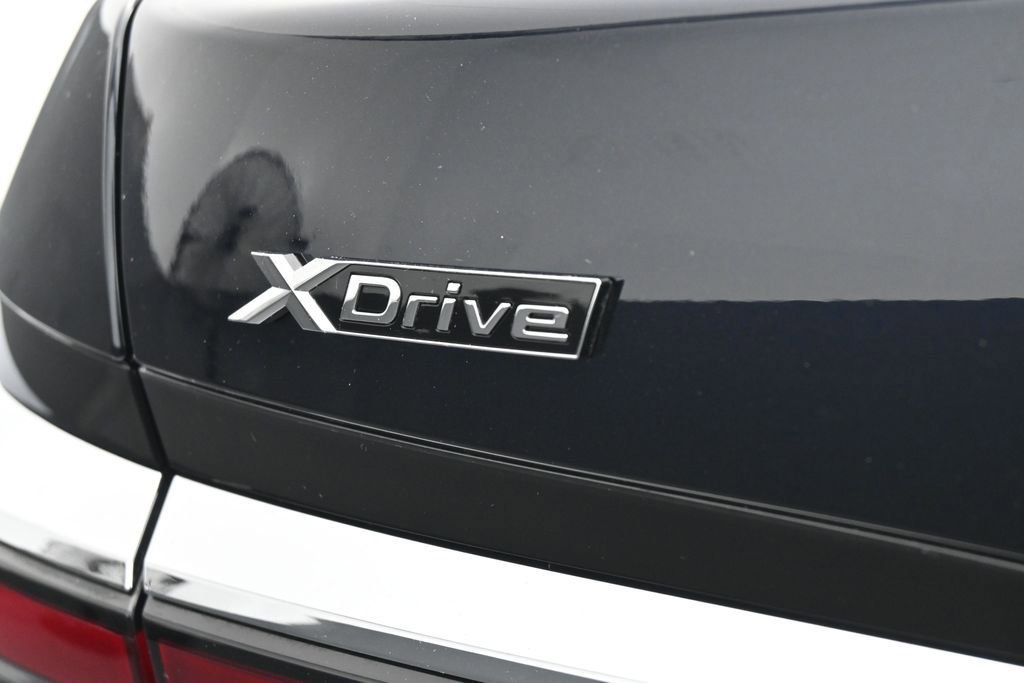 Used 2025 BMW 740i xDrive AWD/4WD image 40
