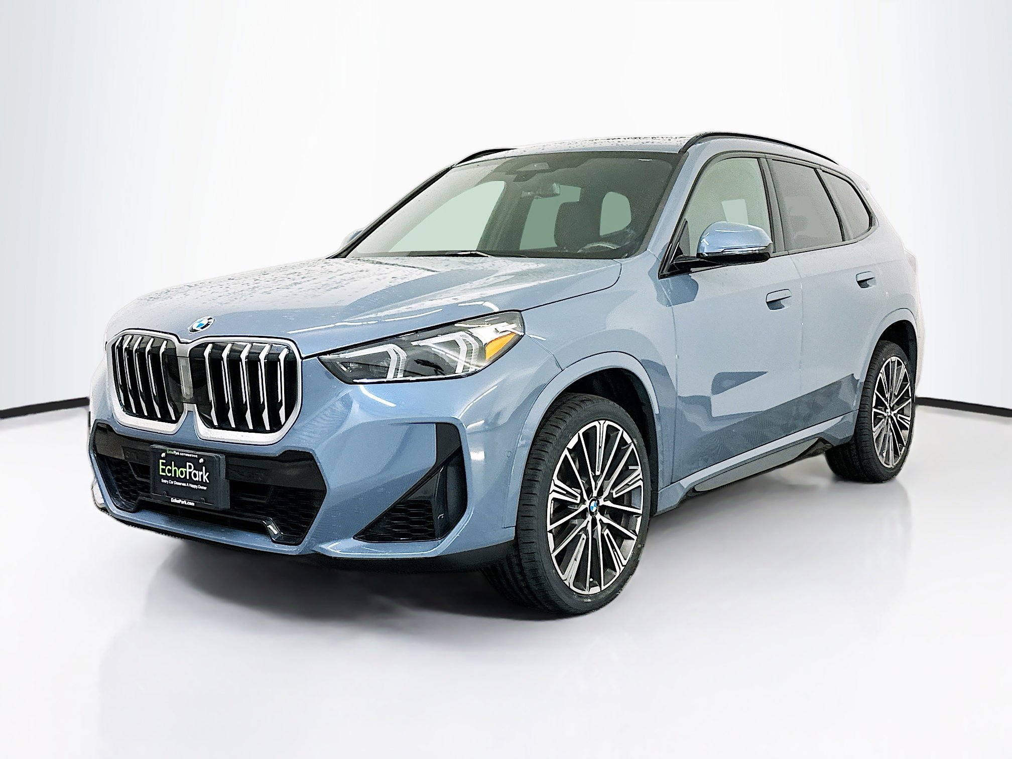 Used 2023 BMW X1 xDrive28i w/ M Sport Package AWD/4WD image 3