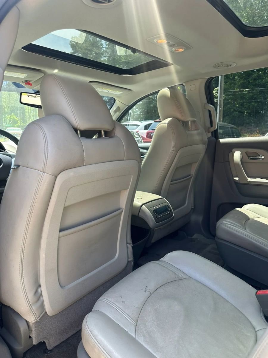 Used 2011 Chevrolet Traverse LT w/ LPO, 'HIT The Road' Package FWD image 15