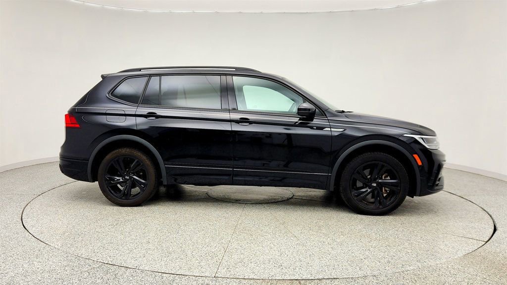 Used 2024 Volkswagen Tiguan SE R-Line AWD/4WD image 4