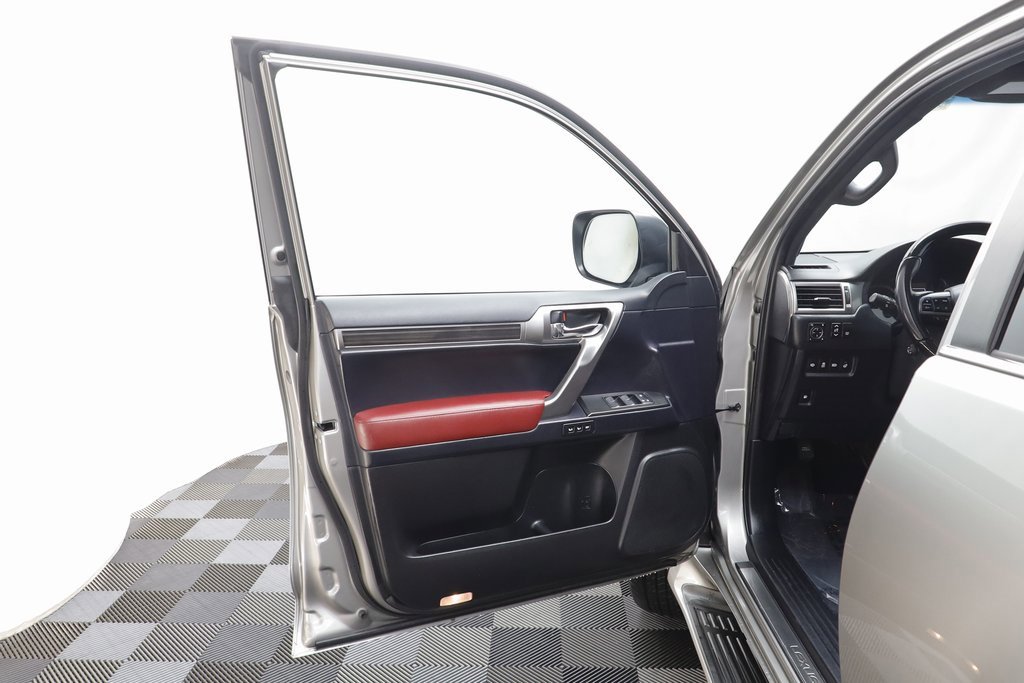 Used 2022 Lexus GX 460 Premium w/ Accessory Package image 5