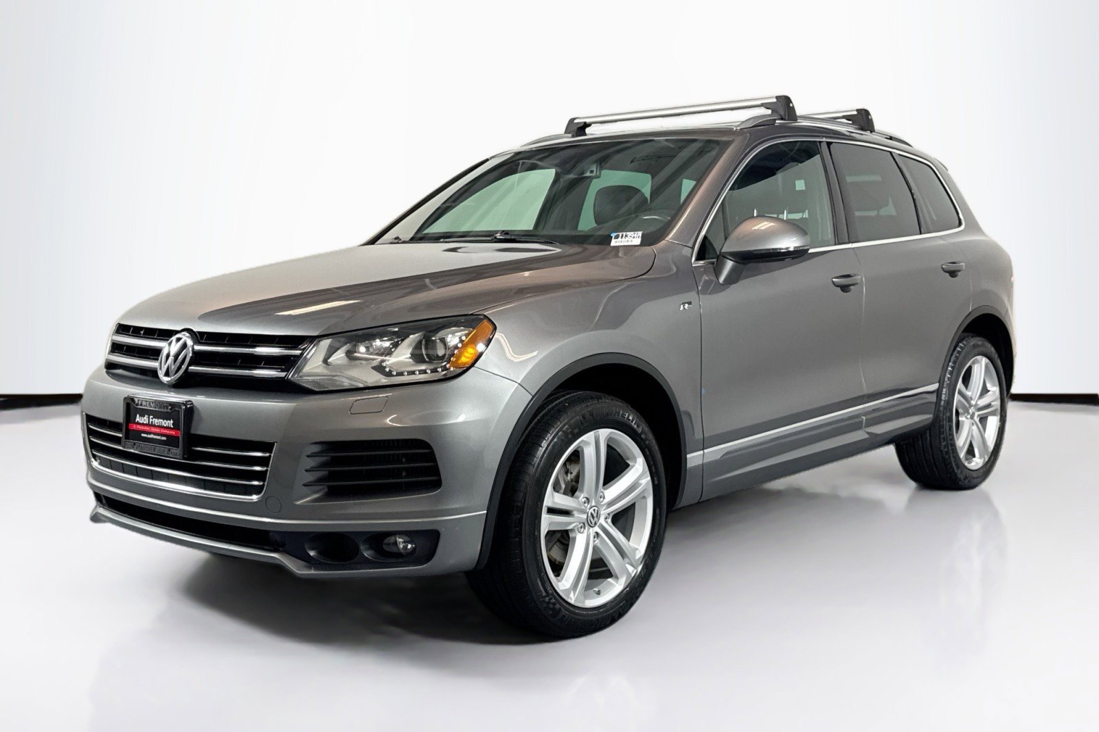 Used 2014 Volkswagen Touareg Sport AWD/4WD image 1