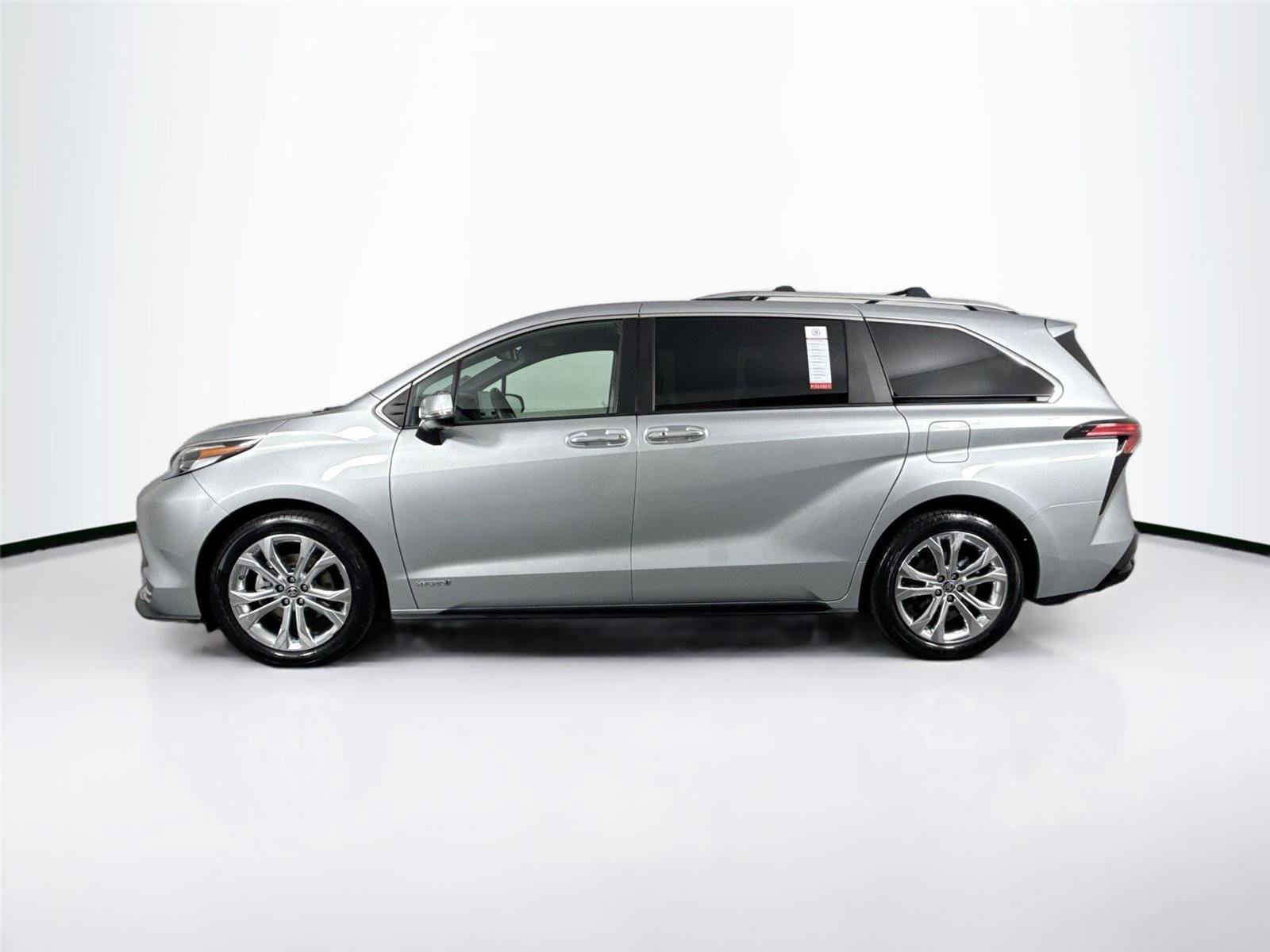 Certified 2021 Toyota Sienna Platinum image 14