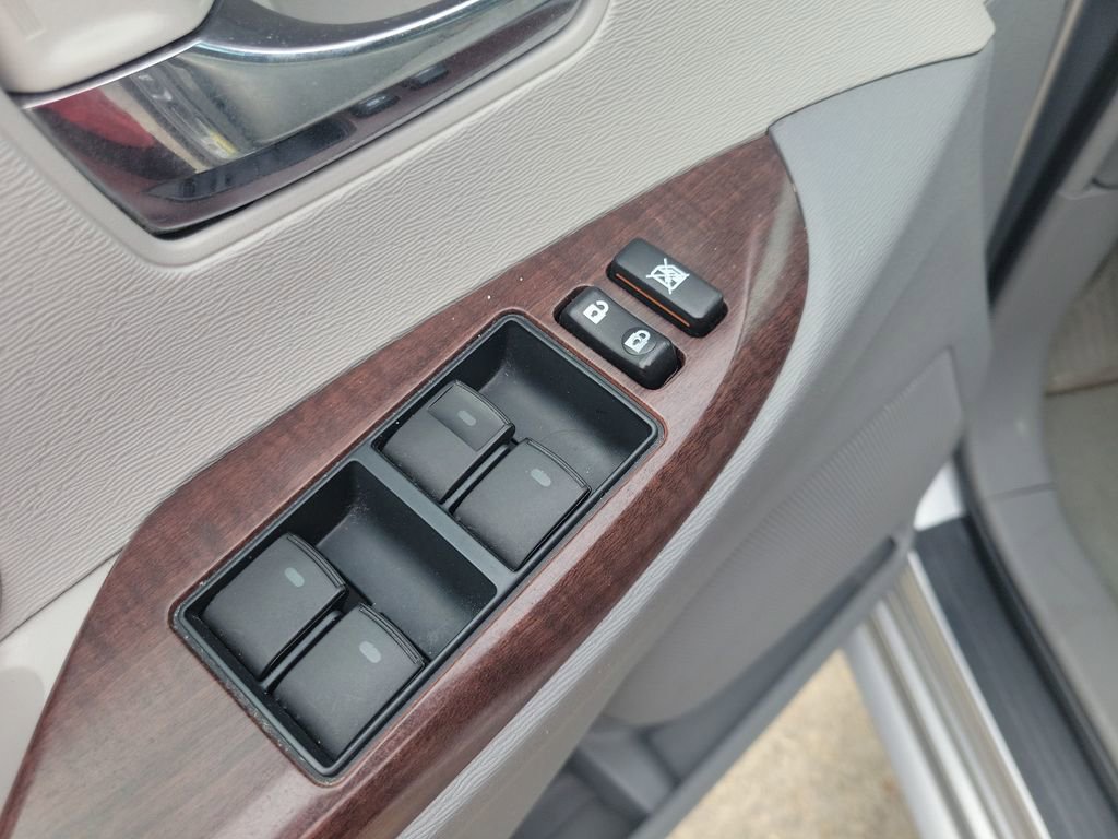 Used 2013 Toyota Sienna XLE w/ Entertainment Pkg image 13