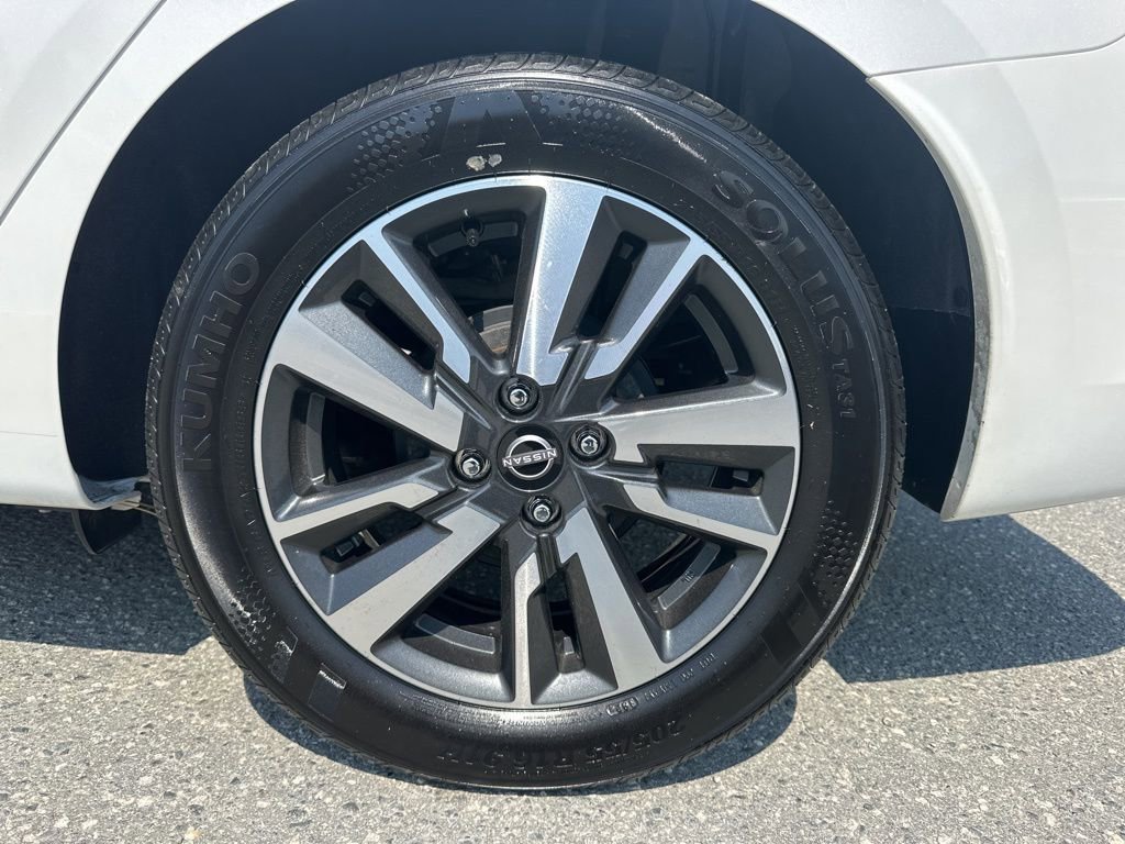 Used 2025 Nissan Versa SV image 26