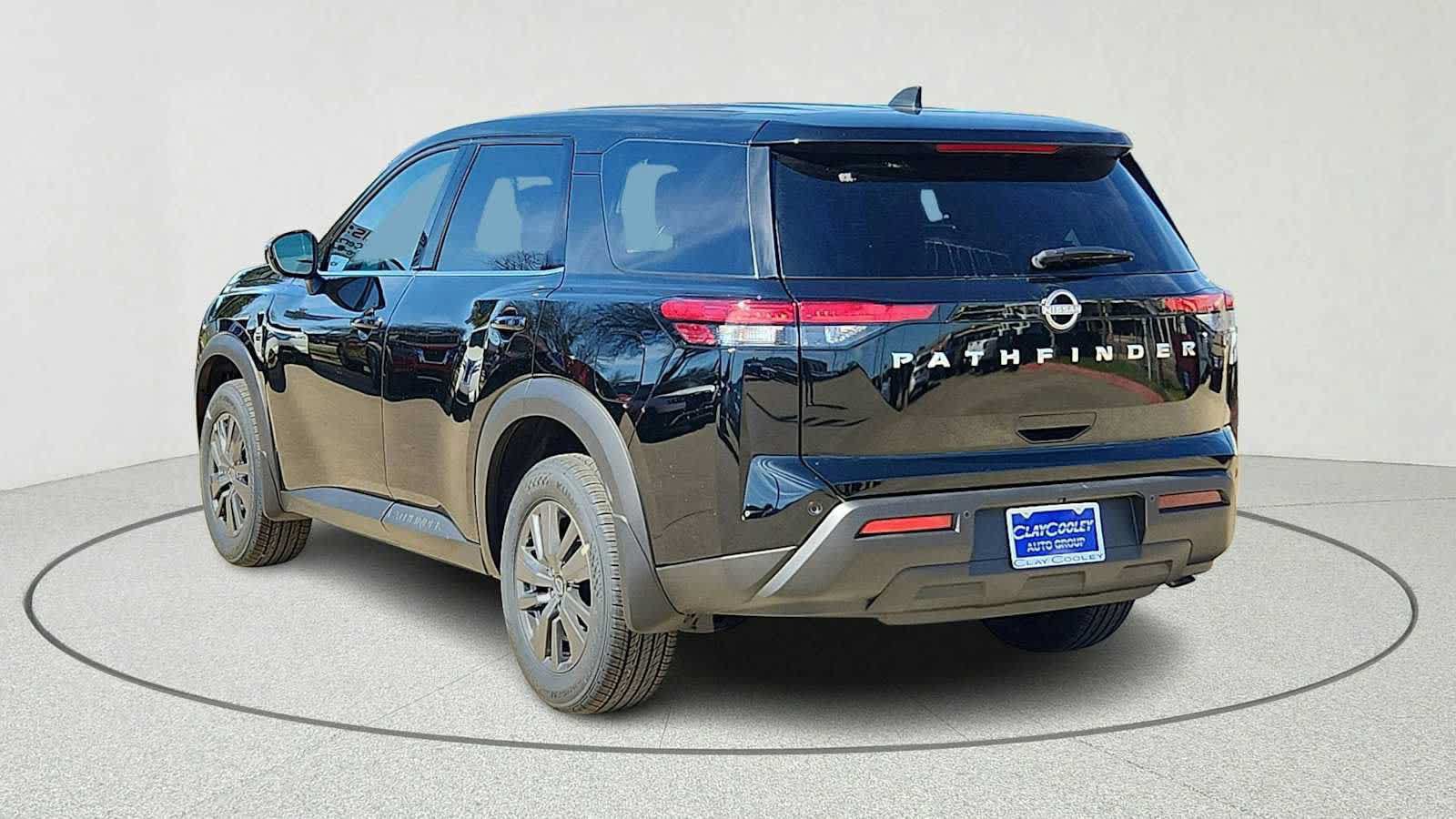 Used 2024 Nissan Pathfinder S FWD image 6