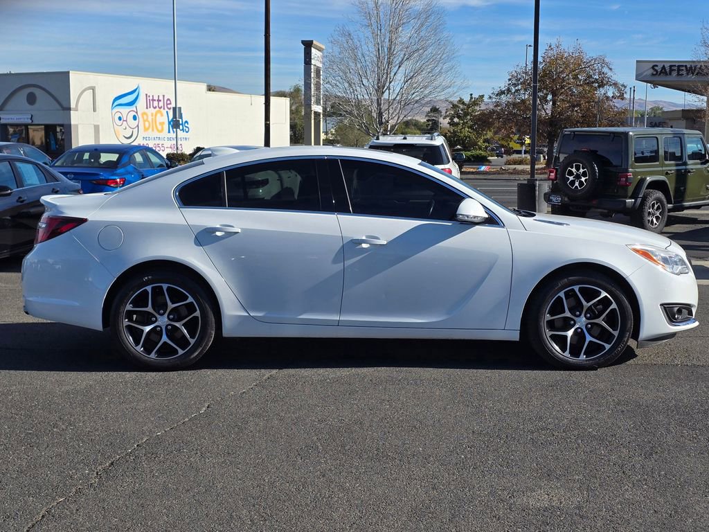 Used 2017 Buick Regal Sport Touring image 6