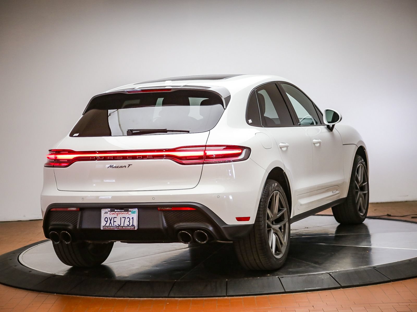 Certified 2025 Porsche Macan Turbo AWD/4WD image 7