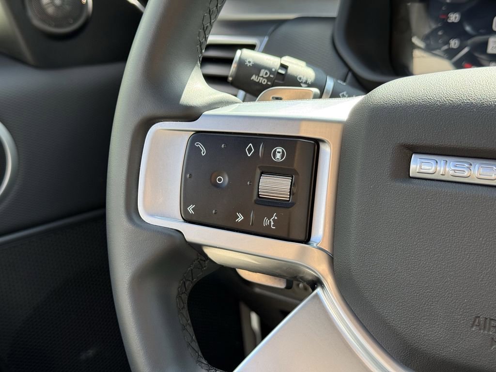 Used 2024 Land Rover Discovery Dynamic SE image 21