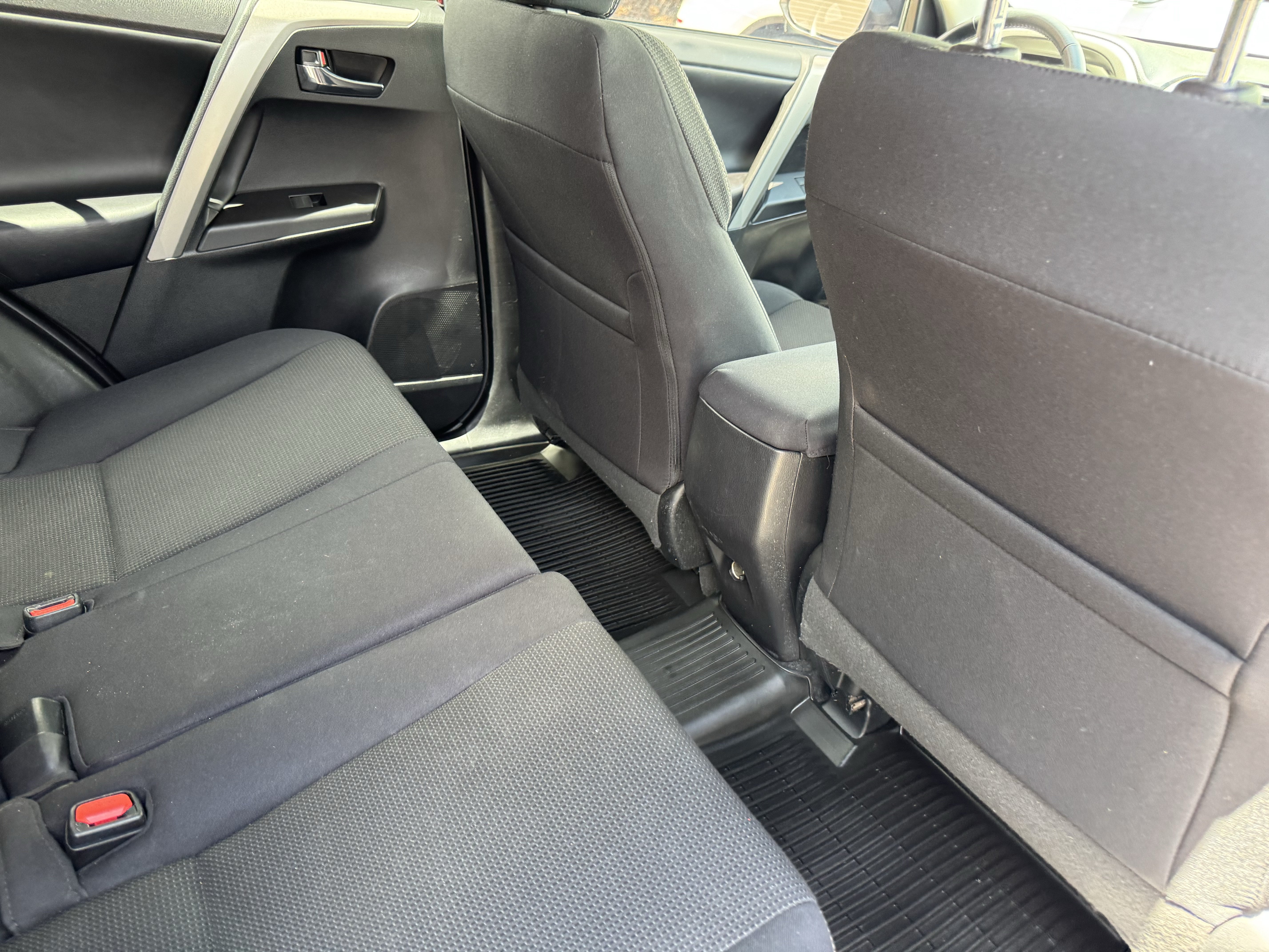 Used 2018 Toyota RAV4 XLE AWD/4WD image 10