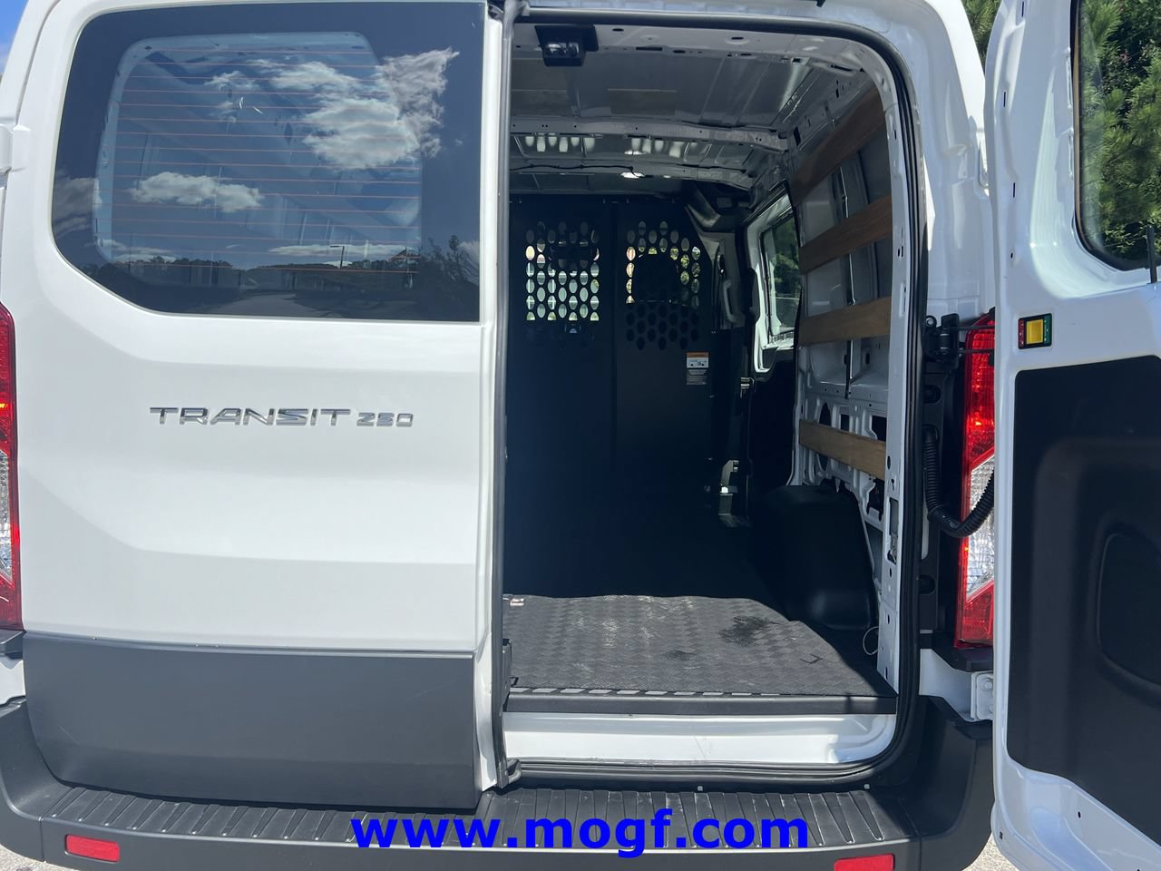 Used 2025 Ford Transit 250 Low Roof w/ Exterior Upgrade Package RWD image 17