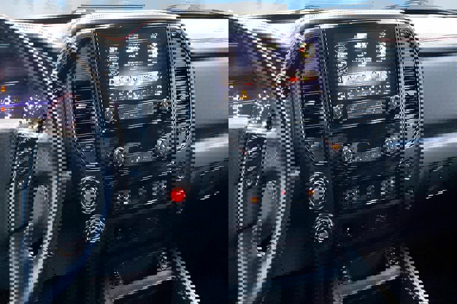 Used 2021 Nissan Titan PRO-4X w/ Pro-4x Convenience Package image 16