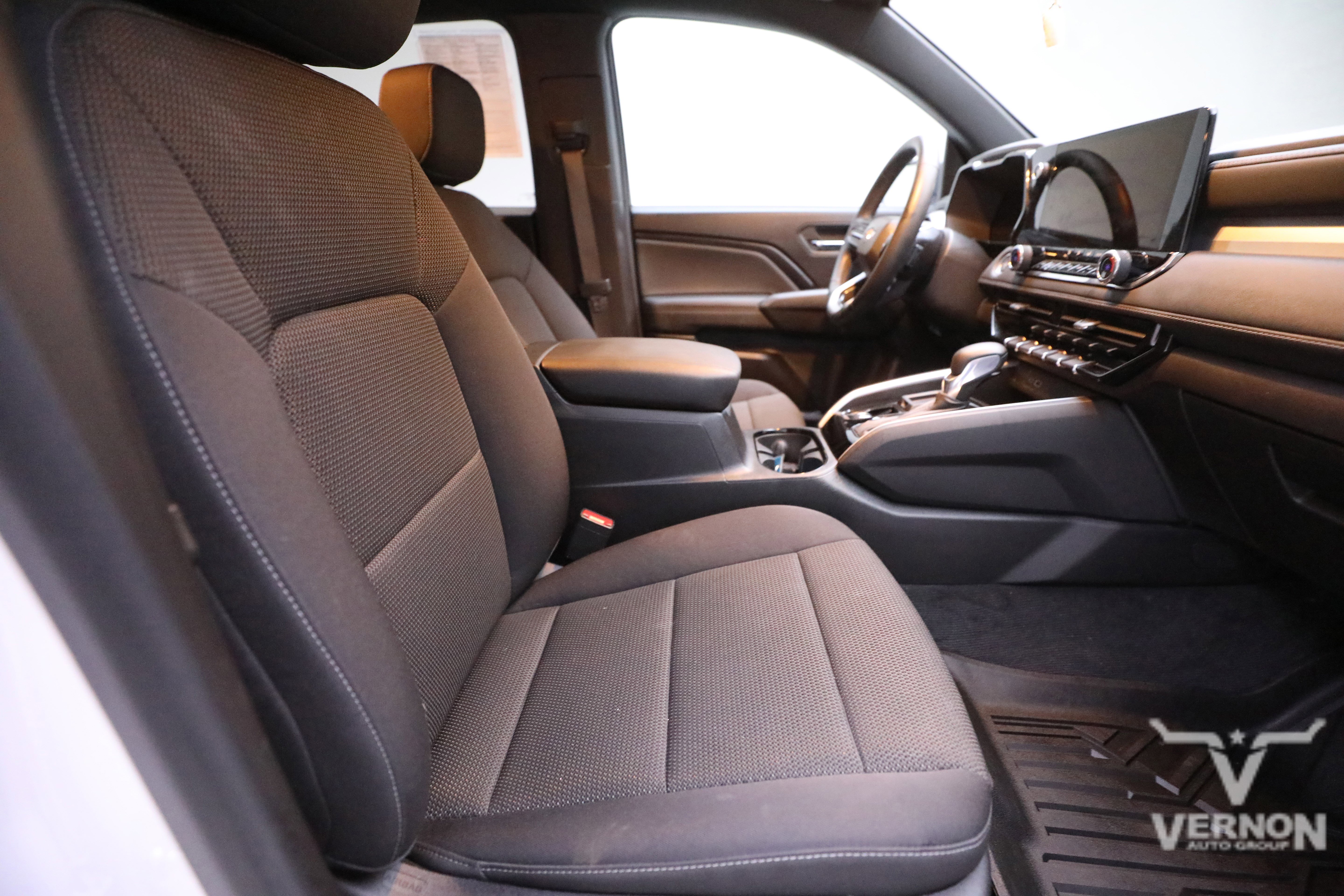 Used 2024 Chevrolet Colorado LT w/ LT Convenience Package image 11