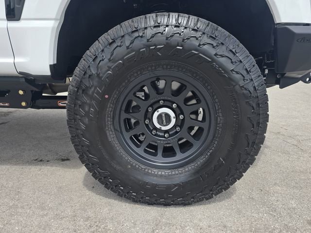 Used 2025 Ford F250 Lariat w/ Black Appearance Package image 10