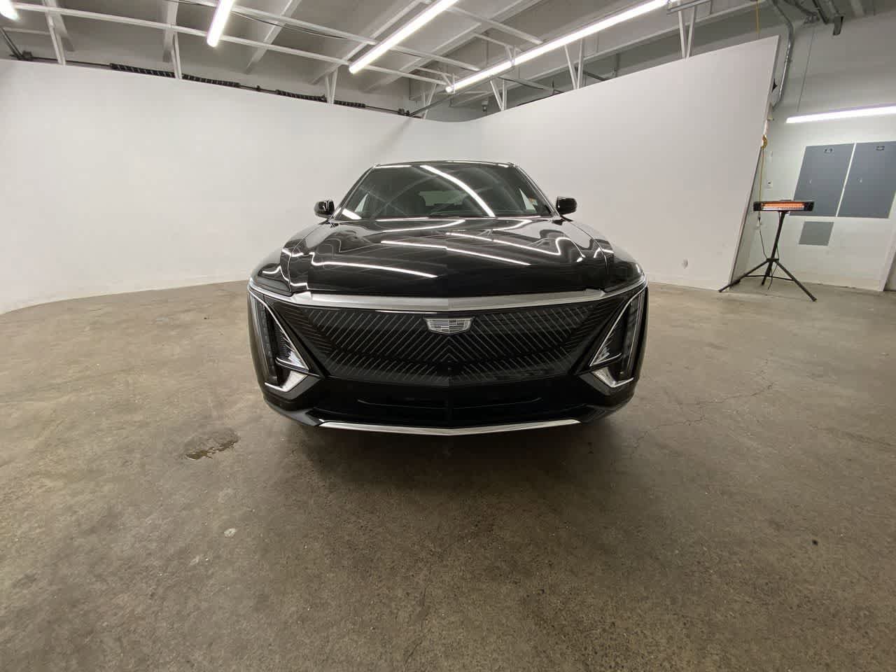 Used 2024 Cadillac Lyriq Luxury AWD/4WD image 9