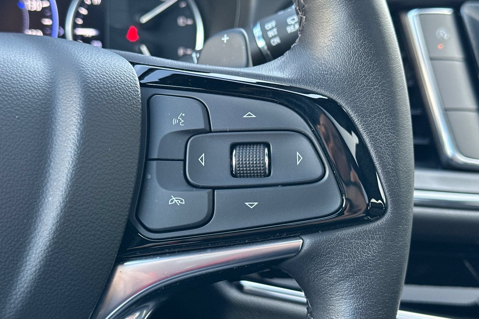 Certified 2024 Buick Enclave Avenir FWD image 35
