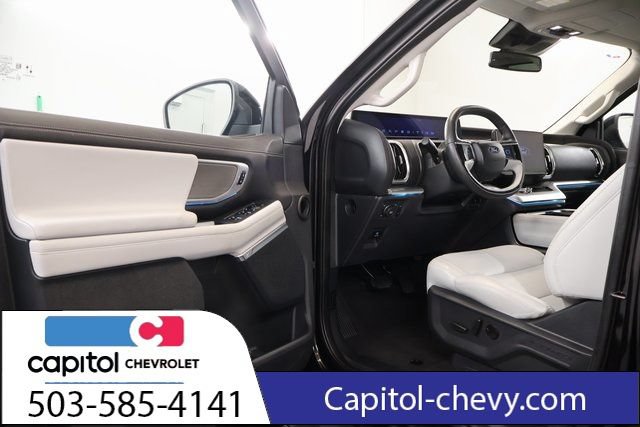 Used 2025 Ford Expedition Platinum w/ Driver's Package AWD/4WD image 10