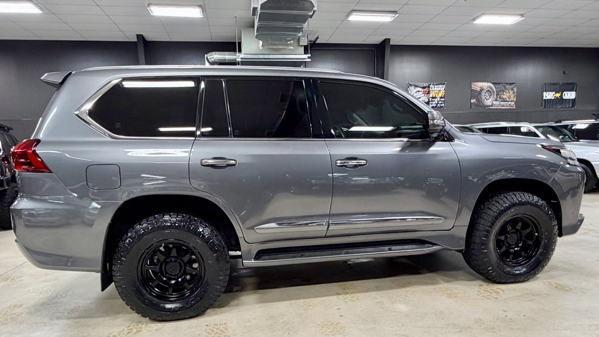 Used 2016 Lexus LX 570 4WD image 7