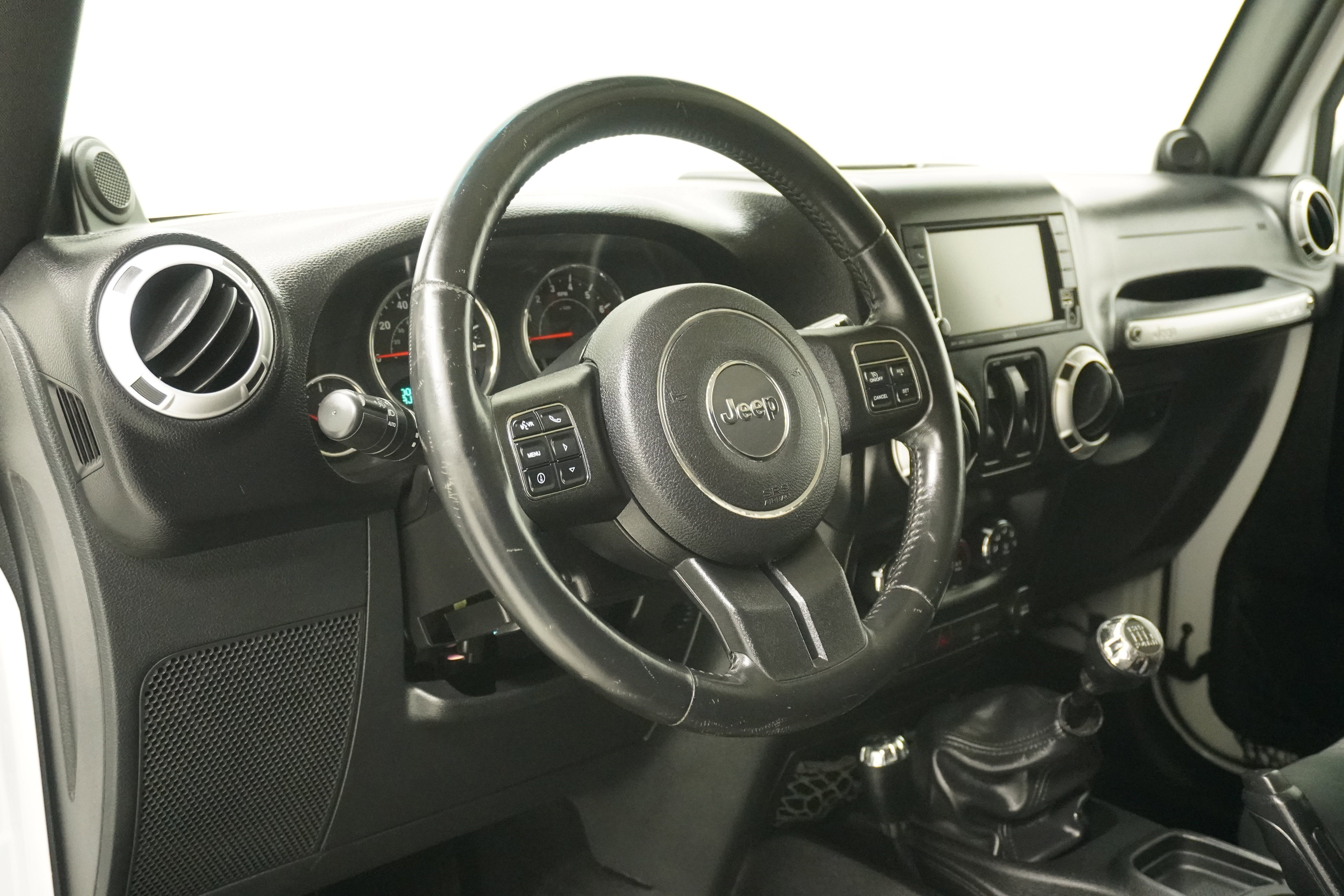 Used 2011 Jeep Wrangler Sahara w/ Connectivity Group image 11