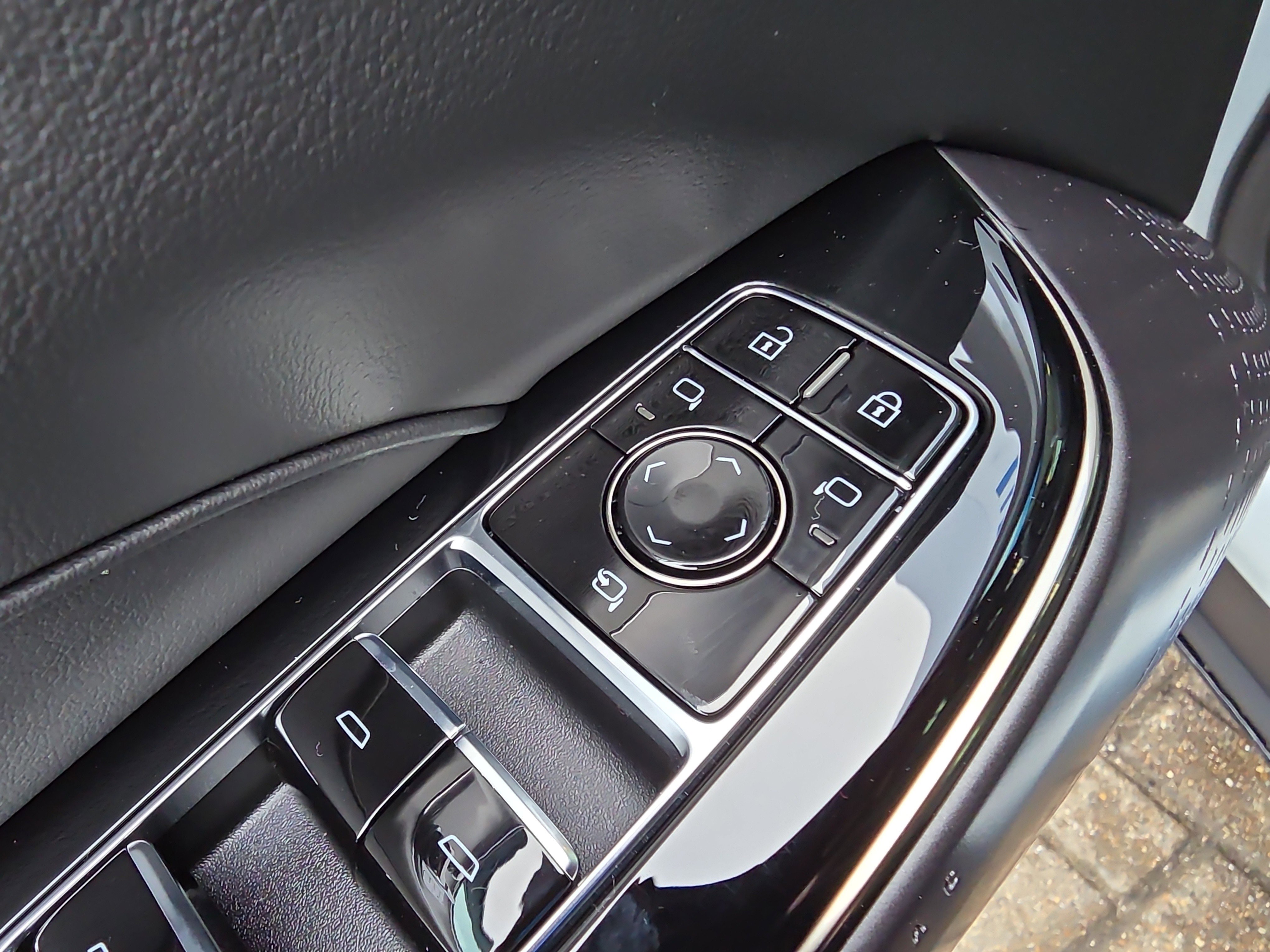 Used 2025 Cadillac Lyriq Sport image 15