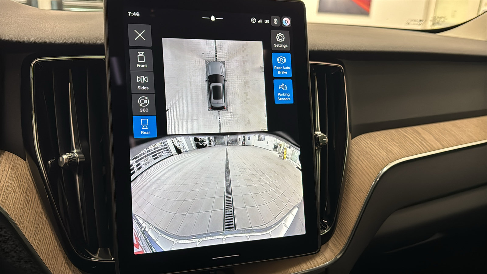 New 2027 Volvo XC60 T8 Plus AWD/4WD image 18