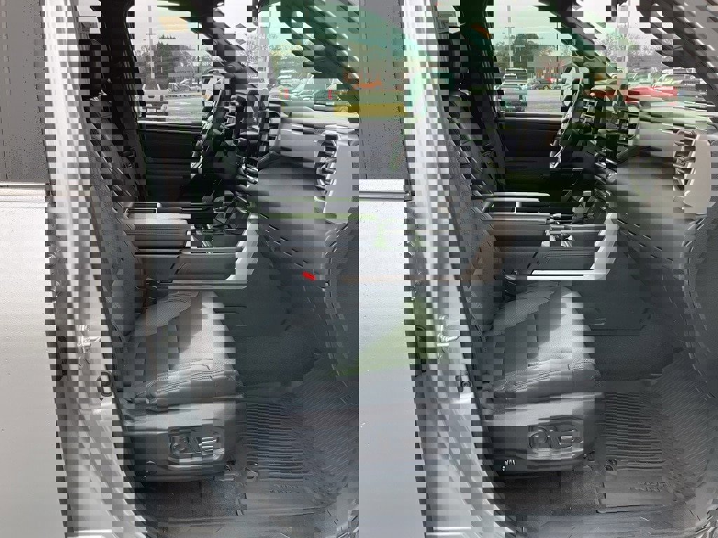 Used 2025 Toyota Tundra Limited image 21