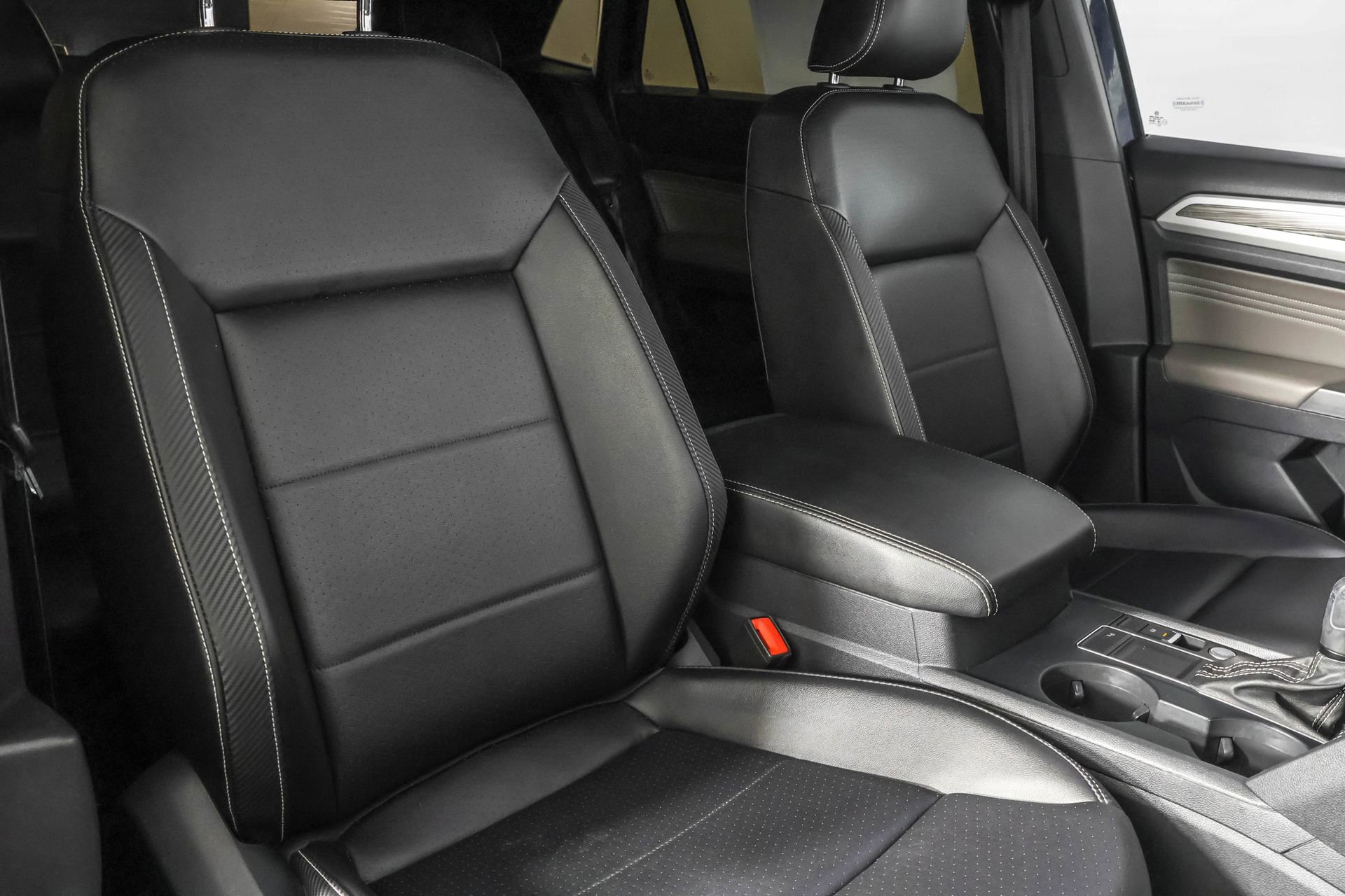 Used 2021 Volkswagen Atlas Cross Sport SE w/ 20" Black Wheels Package FWD image 45