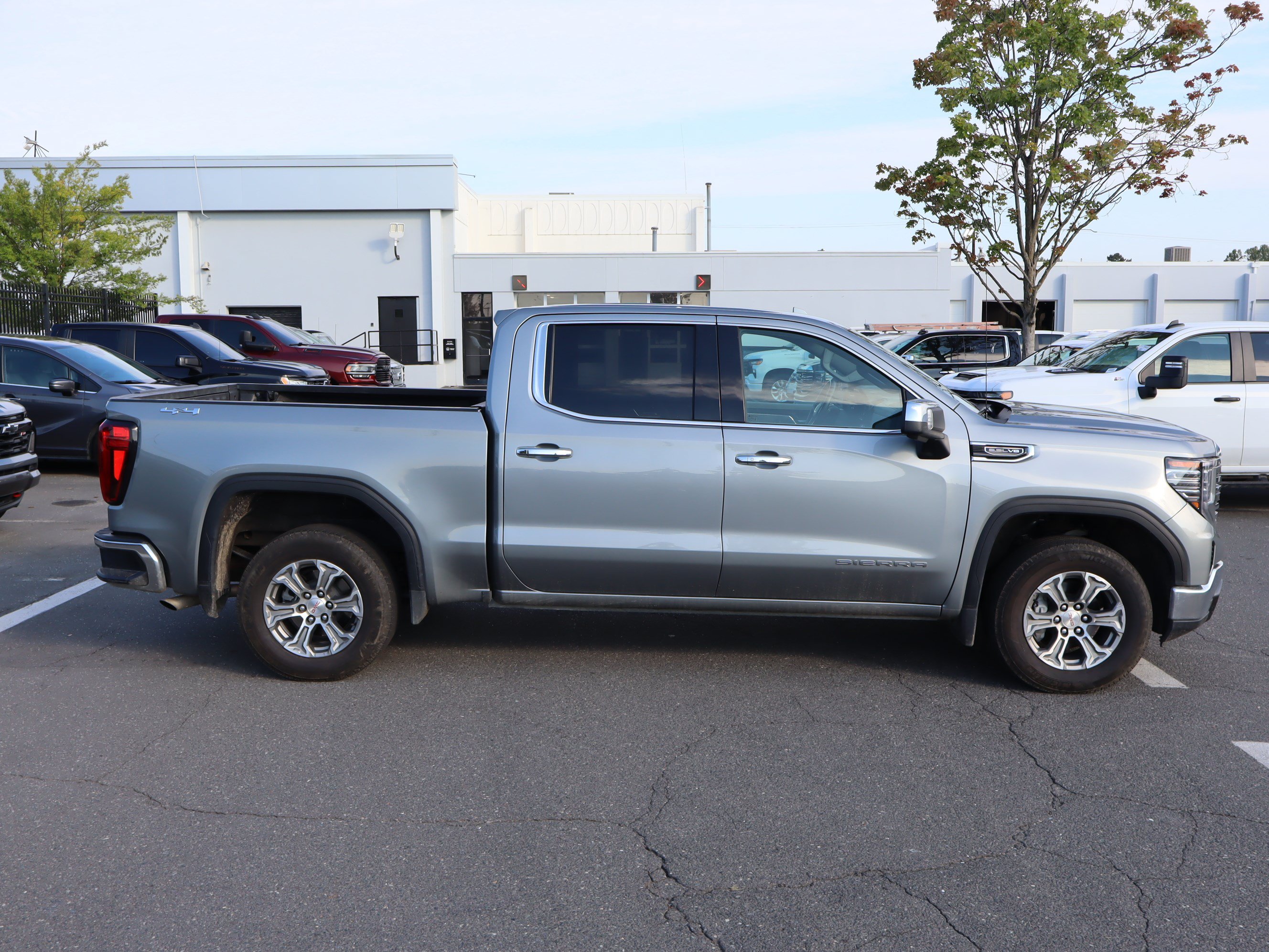 Used 2025 GMC Sierra 1500 SLT AWD/4WD image 22