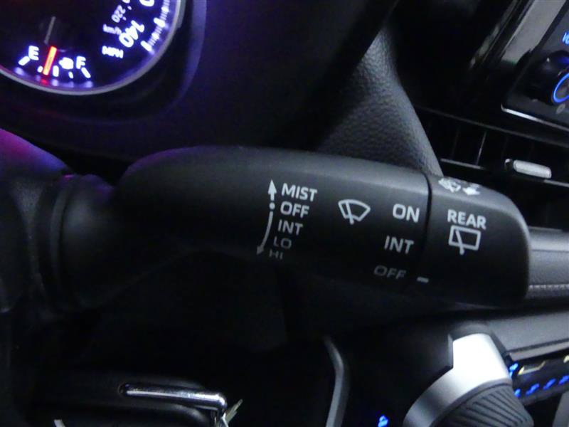 Used 2022 Toyota RAV4 LE AWD/4WD image 17