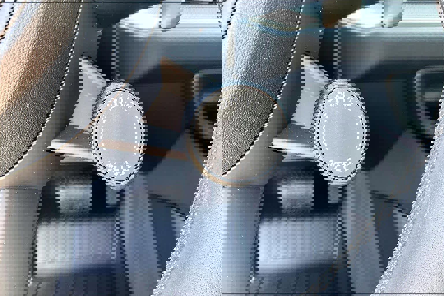 Used 2025 Porsche Cayenne image 36