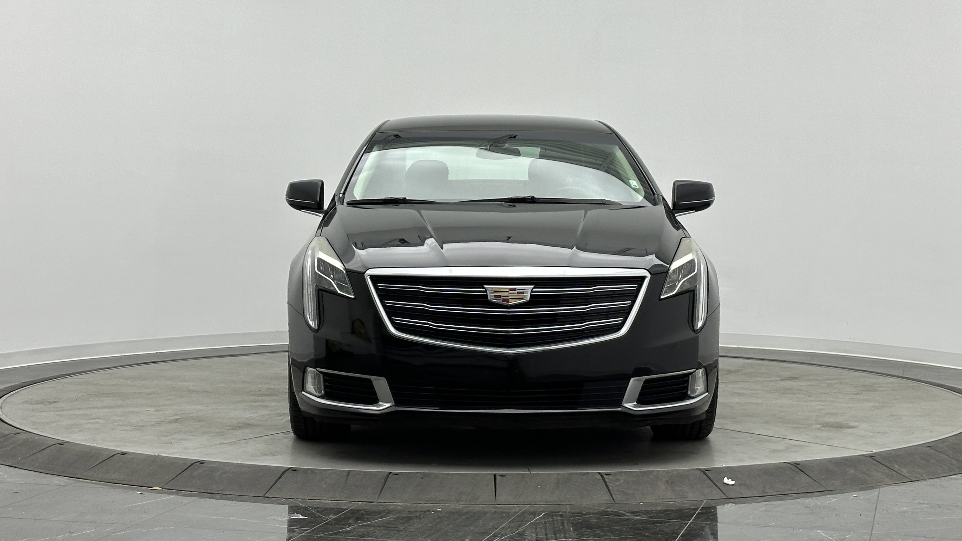 Used 2019 Cadillac XTS Luxury image 2