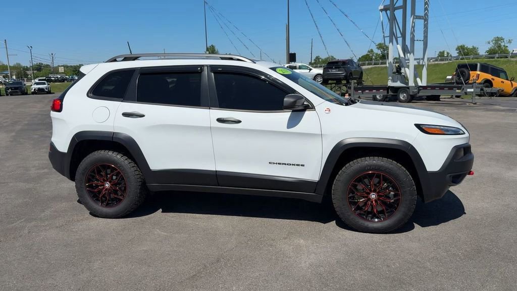Used 2018 Jeep Cherokee Trailhawk w/ Comfort/Convenience Group AWD/4WD image 8