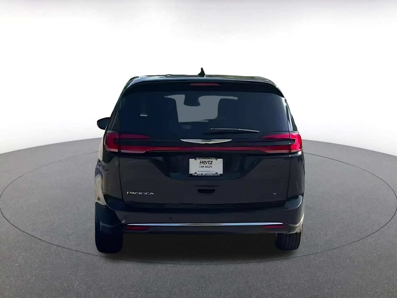 Used 2025 Chrysler Pacifica Select FWD image 10