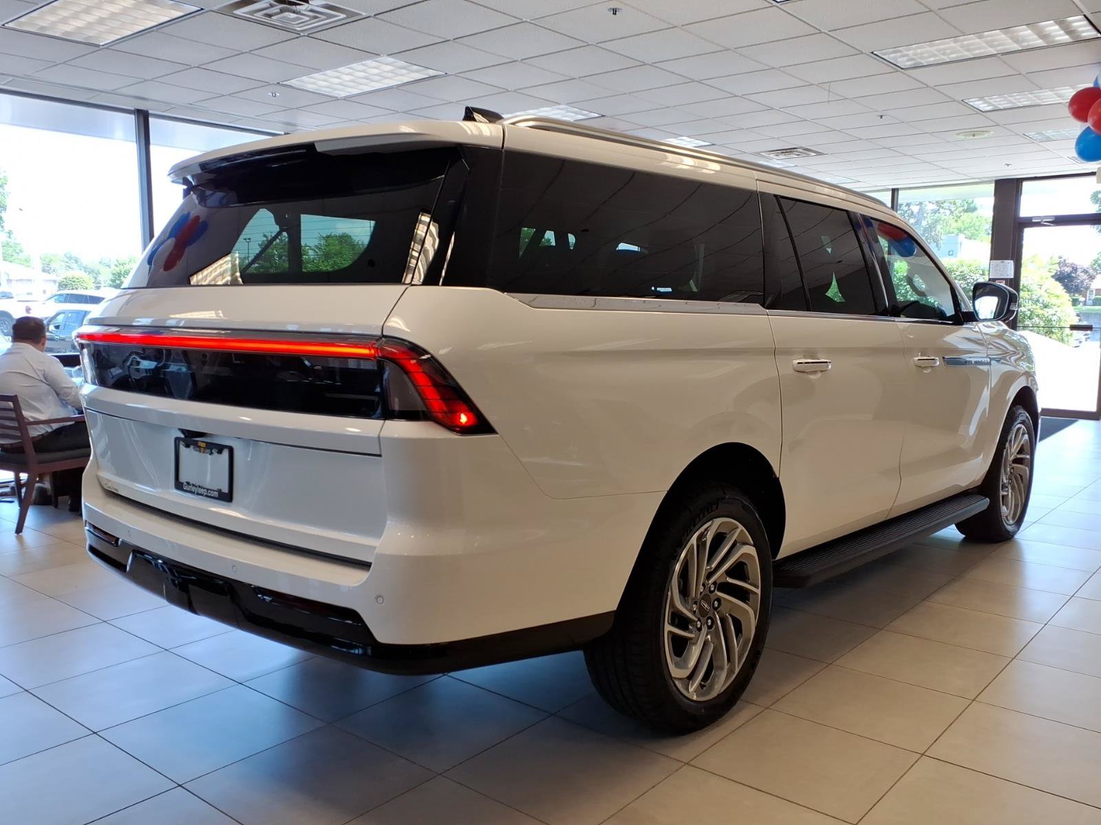 New 2027 Lincoln Navigator L Premier AWD/4WD image 10