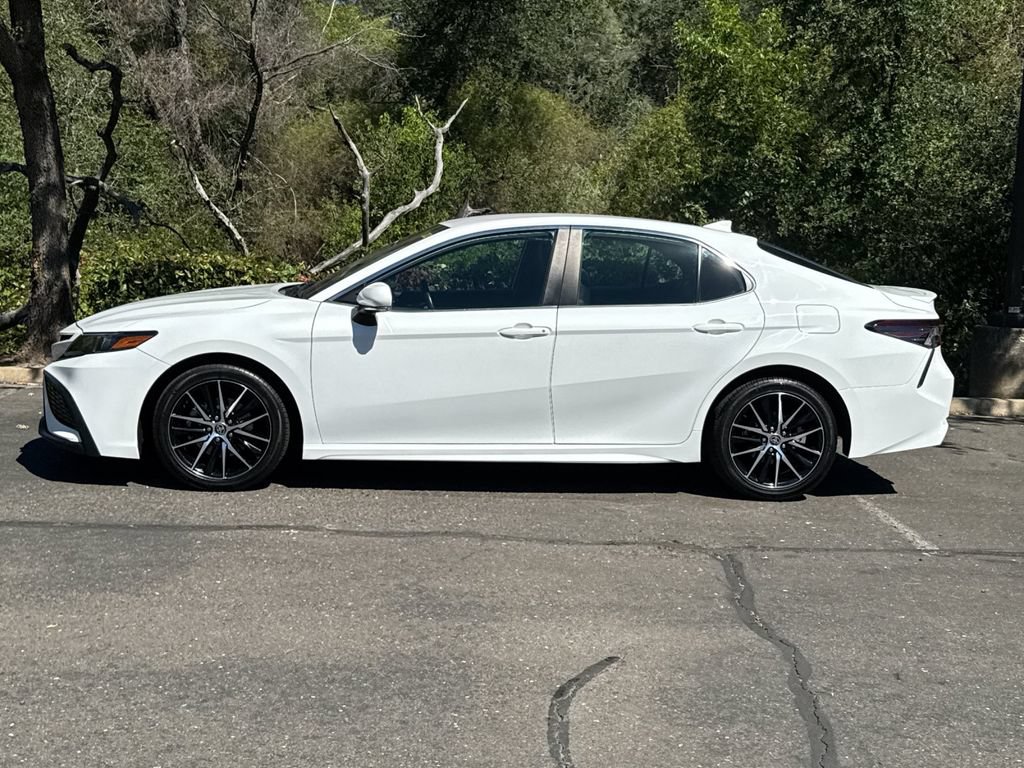 Used 2022 Toyota Camry SE w/ Carpet Mat Package (TMS) FWD image 8