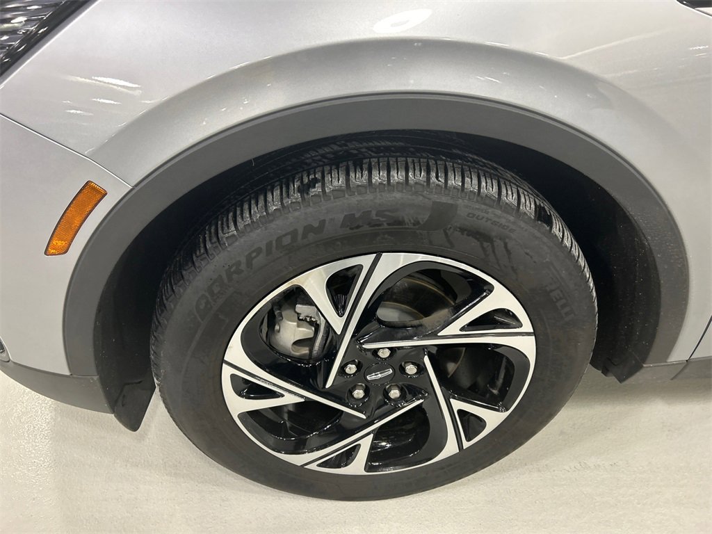 Used 2025 Lincoln Nautilus Premier w/ Equipment Group 102A image 8