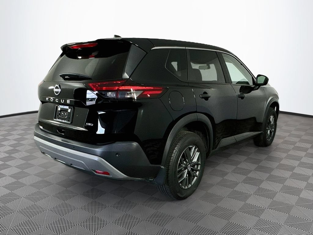Used 2023 Nissan Rogue S AWD/4WD image 11
