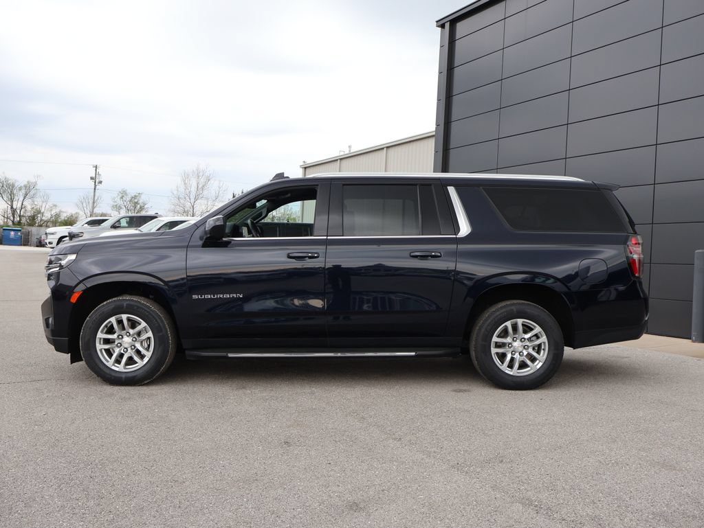 Used 2024 Chevrolet Suburban LT AWD/4WD image 2
