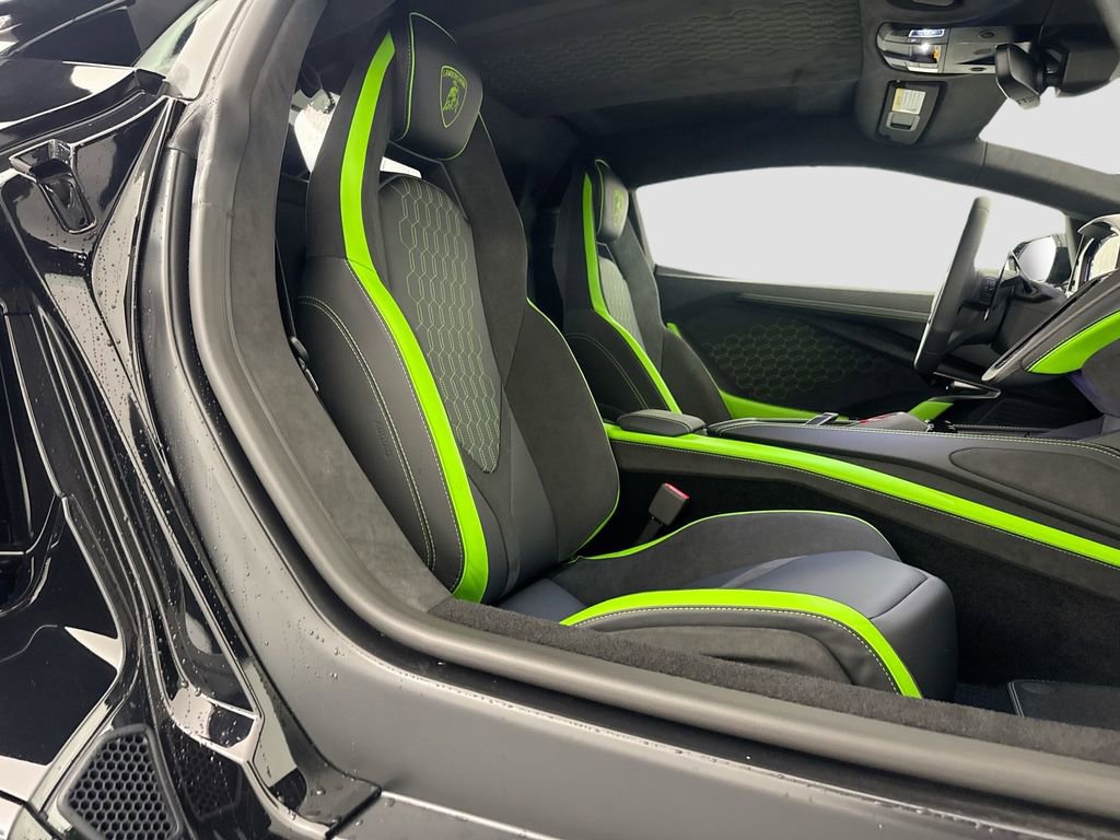 Used 2026 Lamborghini Revuelto image 30