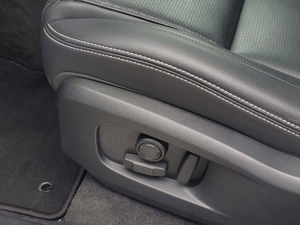 Used 2024 Jaguar F-PACE R-Dynamic S image 9