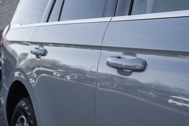 Used 2025 Ford Expedition Active image 29