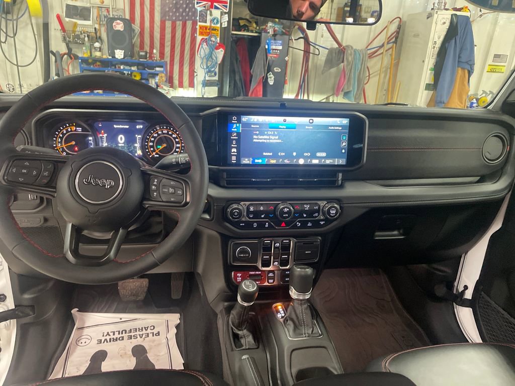 Certified 2024 Jeep Gladiator Rubicon w/ Safety Group AWD/4WD image 18